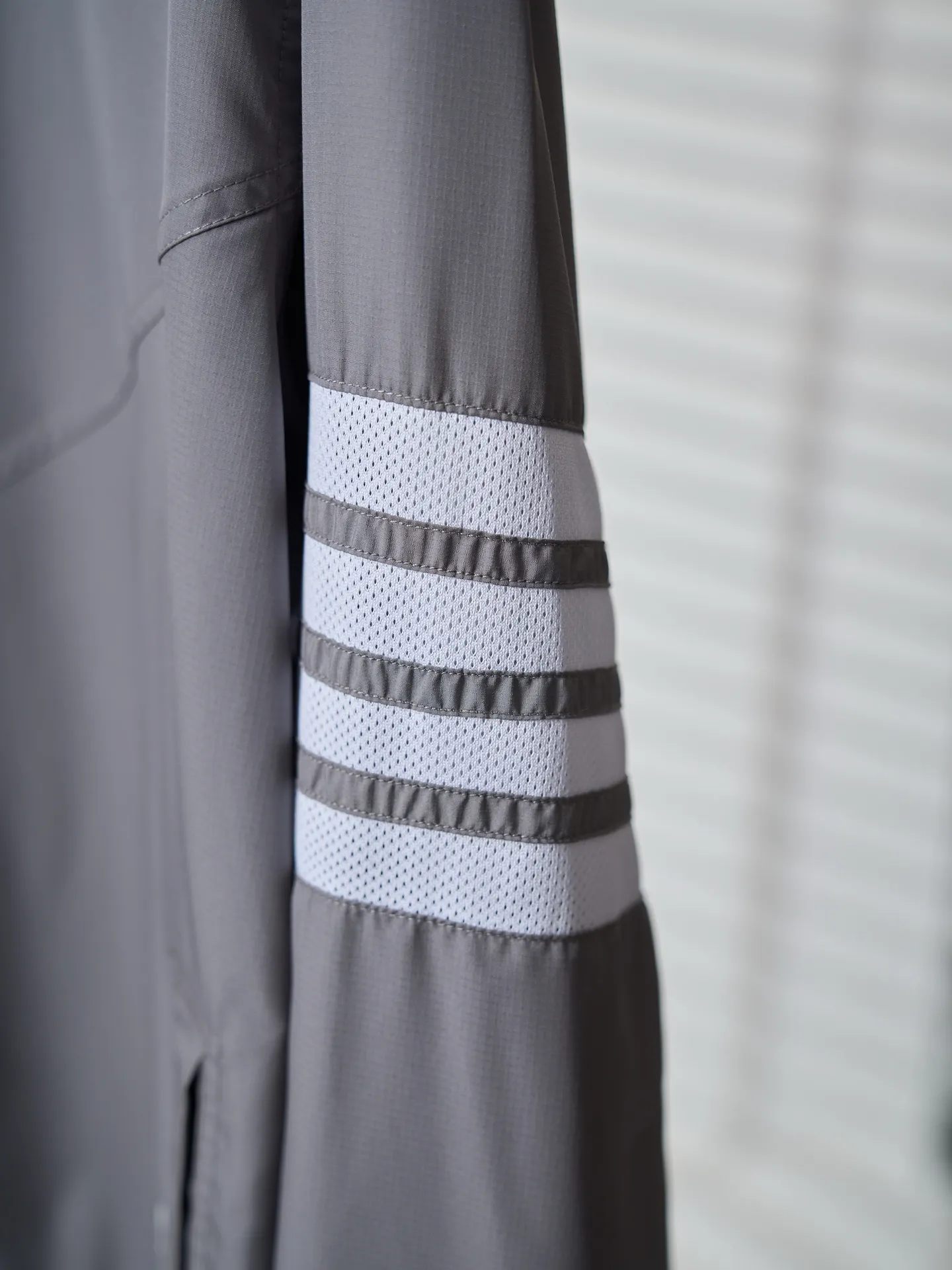 THON BROTHER/ TBClassic 【In Stock】 1 2 3 4 ： ， FDY ， 。 、 、 ； ， ， Breathable 。 ， ； Breathable， 。 ， 、 。 1： ，White ， ， ， ； Breathable ， 。 2： ， ； +Classic ， ， ， 。 3：